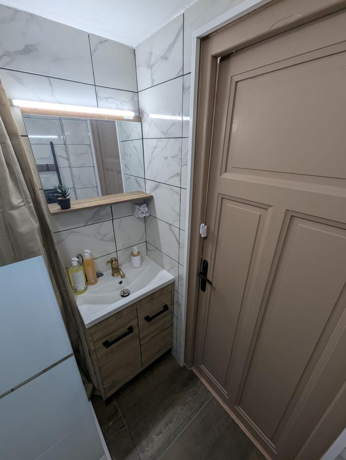 Appartement Verdoyant Au Bord Du Lac Leman Entre Evian Et Thonon Dans Une Villa Publier Exteriör bild